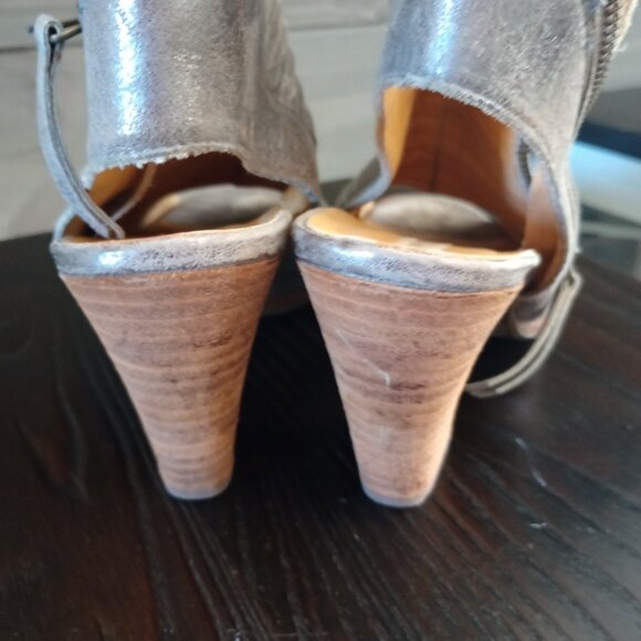 Paul Green Tan Color, Leather Peep Toe Heels; Size 7 - Picture 3 of 5